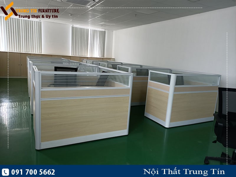 Vách ngăn văn phòng gỗ kính VNGK